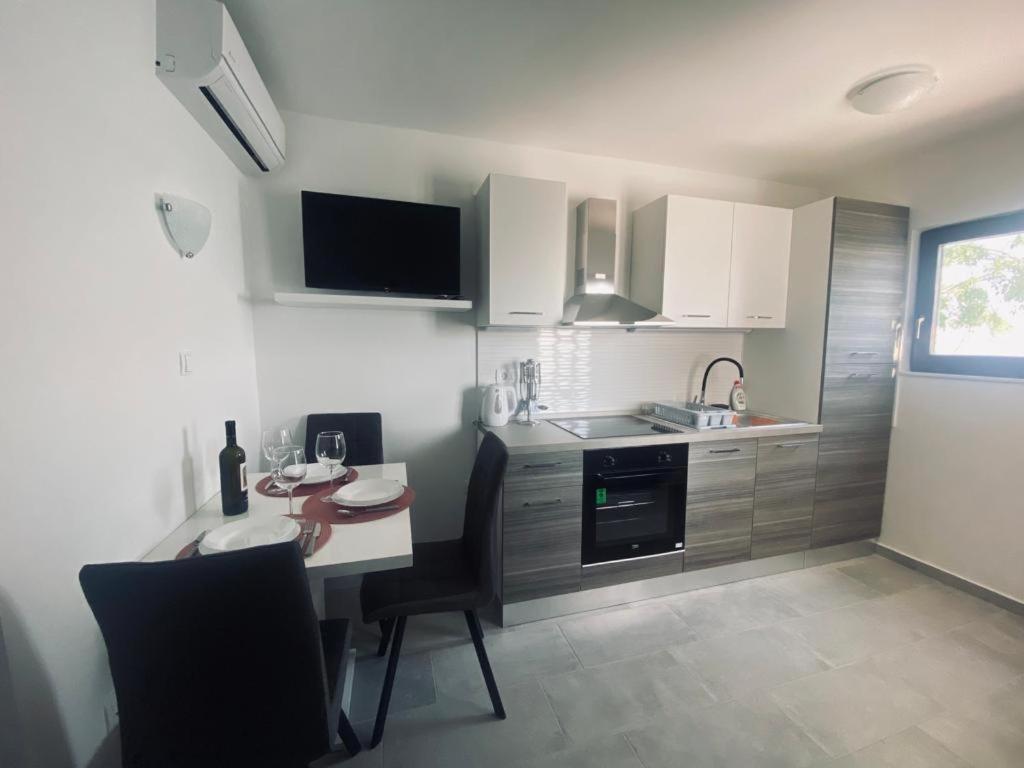 Apartmani Mila Starigrad Paklenica Exteriör bild