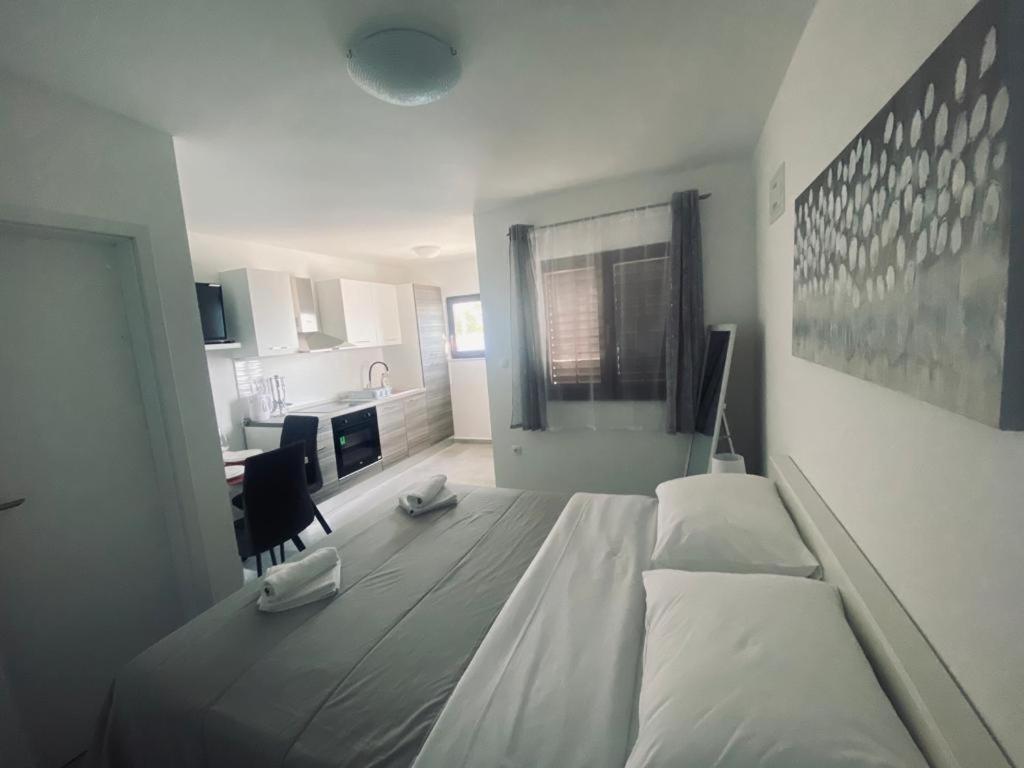 Apartmani Mila Starigrad Paklenica Exteriör bild