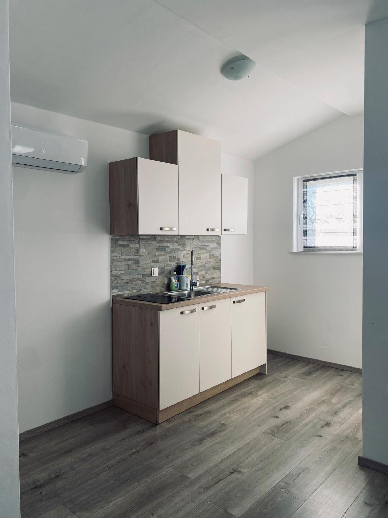 Apartmani Mila Starigrad Paklenica Exteriör bild