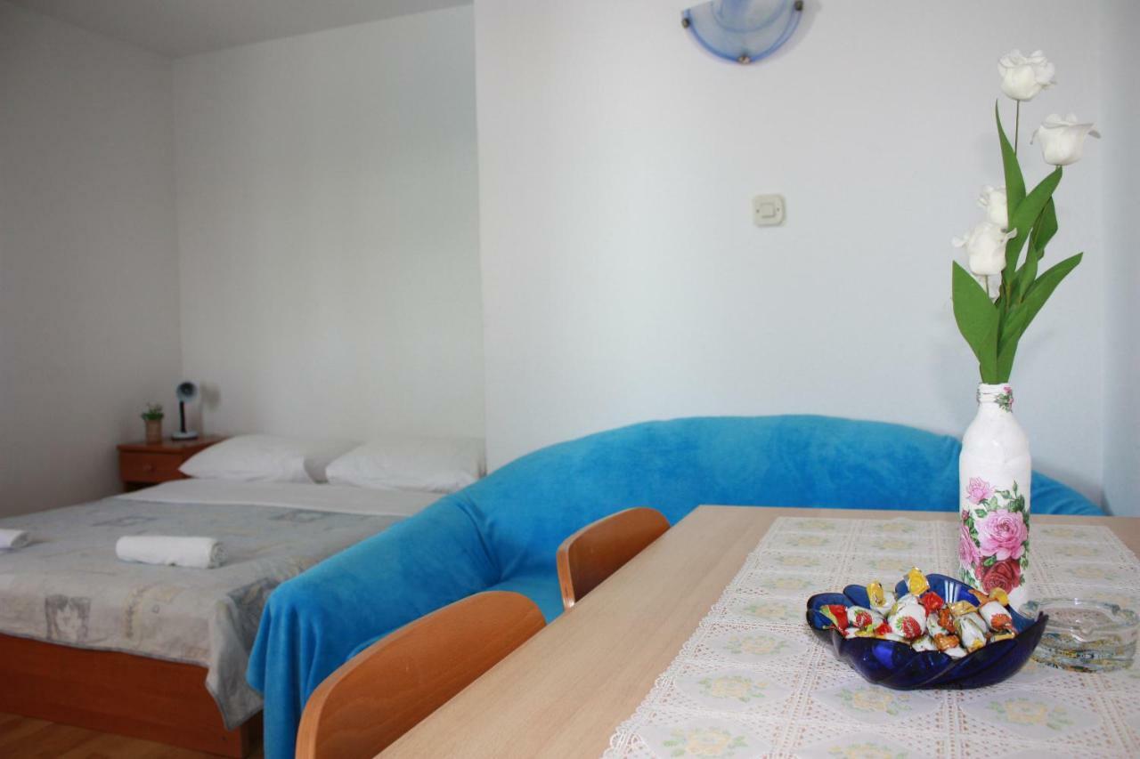 Apartmani Mila Starigrad Paklenica Exteriör bild