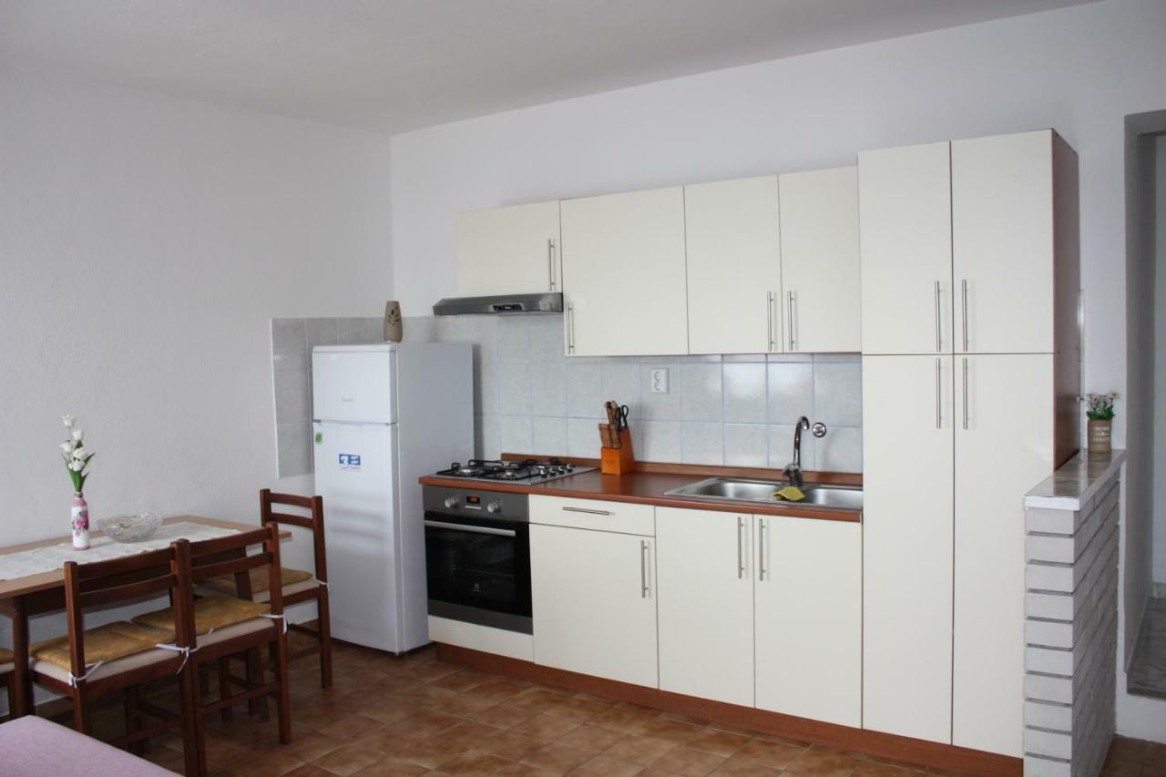 Apartmani Mila Starigrad Paklenica Exteriör bild