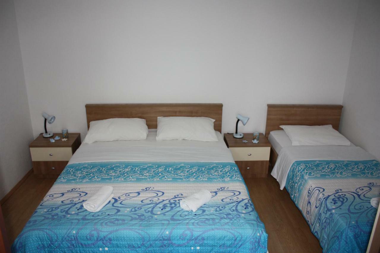 Apartmani Mila Starigrad Paklenica Exteriör bild