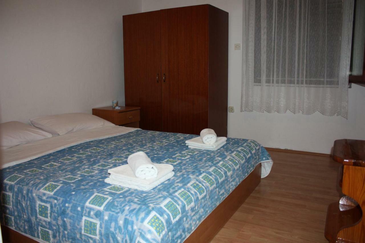 Apartmani Mila Starigrad Paklenica Exteriör bild
