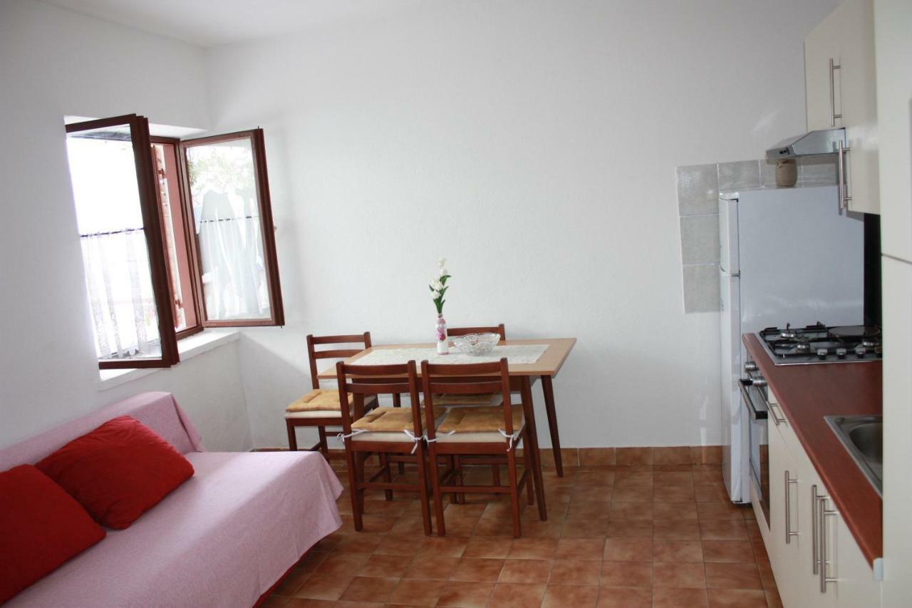Apartmani Mila Starigrad Paklenica Exteriör bild