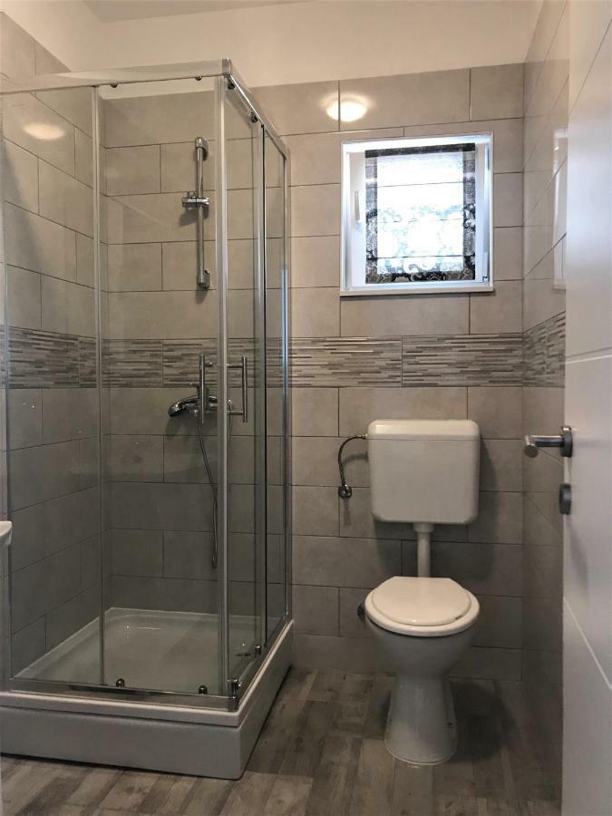 Apartmani Mila Starigrad Paklenica Exteriör bild