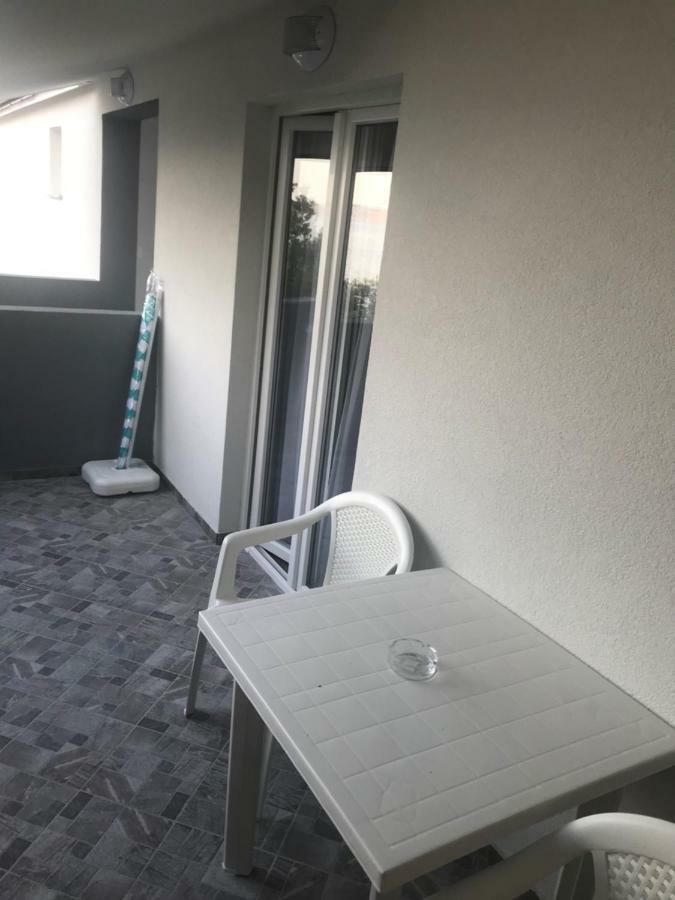 Apartmani Mila Starigrad Paklenica Exteriör bild