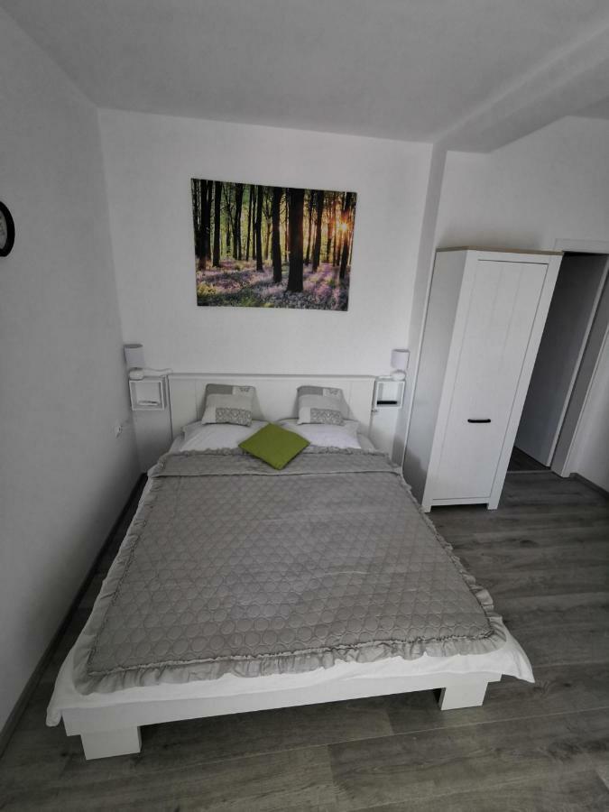 Apartmani Mila Starigrad Paklenica Exteriör bild
