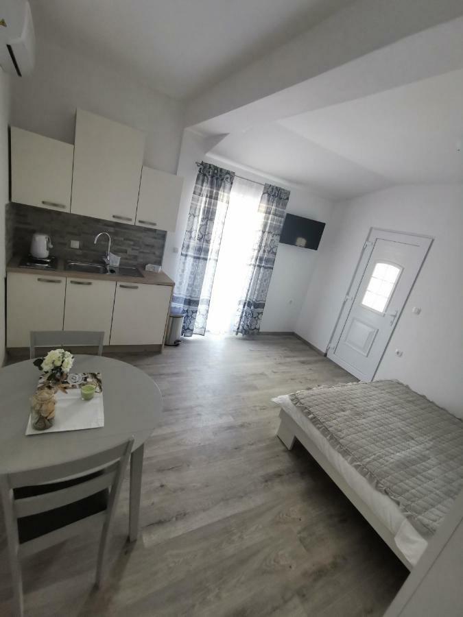 Apartmani Mila Starigrad Paklenica Exteriör bild